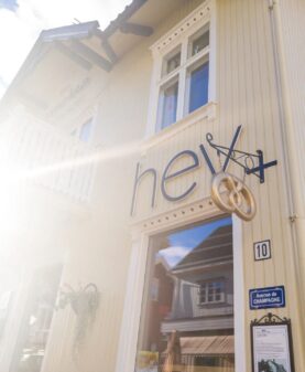 Utskjærte fasadebokstaver for Fryd i Ringebu sentrum