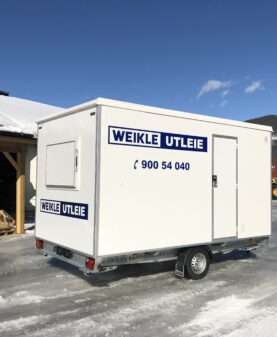 Tilhenger med logo i skjært folie