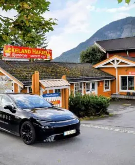 bildekor på bil i Øyer