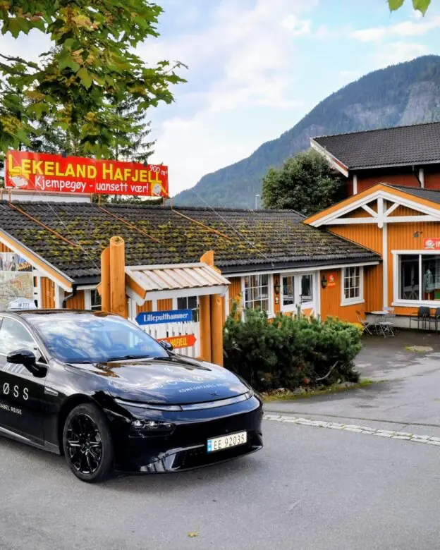 bildekor på bil i Øyer