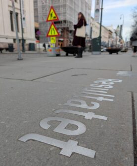 Ibsensitater i gaten Karl Johan i Oslo