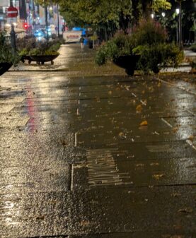 Ibsensitater i gaten Karl Johan i Oslo