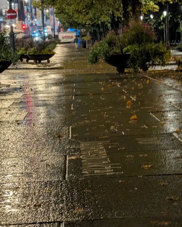 Ibsensitater i gaten Karl Johan i Oslo