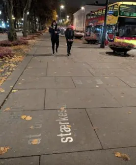 Ibsensitater i gaten Karl Johan i Oslo