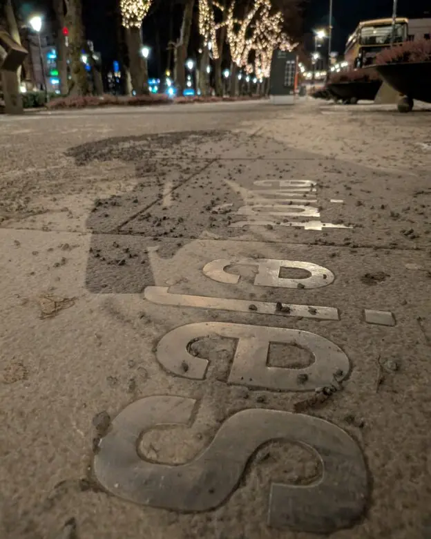 Ibsensitater i gaten Karl Johan i Oslo