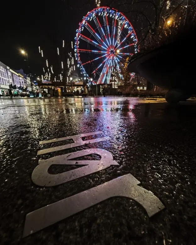 Ibsensitater i gaten Karl Johan i Oslo