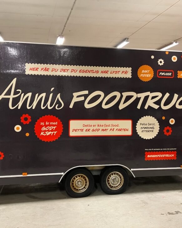 dekorert varehenger/foodtruck annis pølsemakeri i fåvang