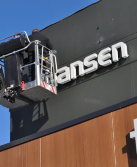 Montering av led-lysbokstaver fasadeskilt i Vinstra