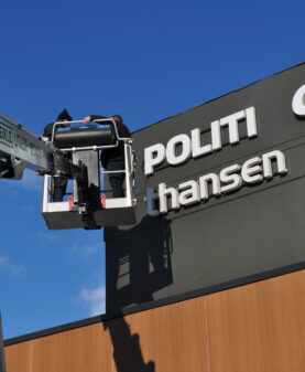 Montering av led-lysbokstaver fasadeskilt i Vinstra